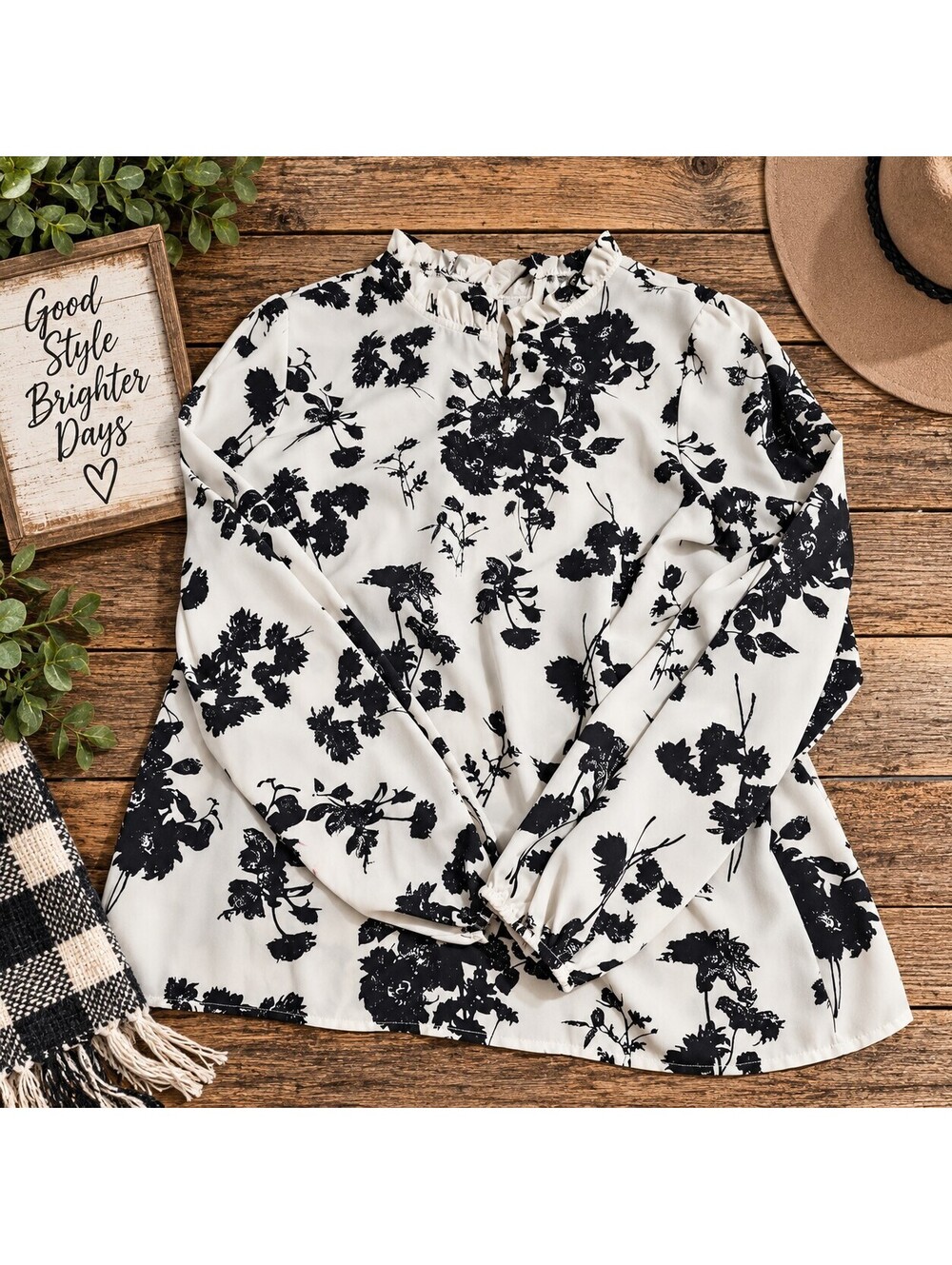 Black and white floral blouse XL